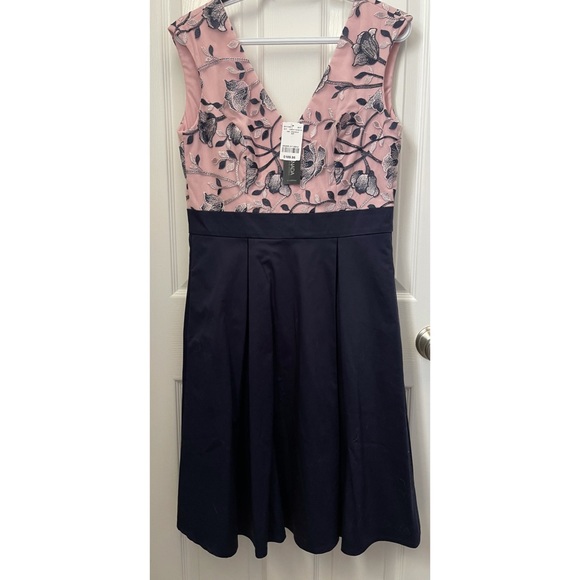 Le Chateau NWT Size Small - Picture 1 of 2